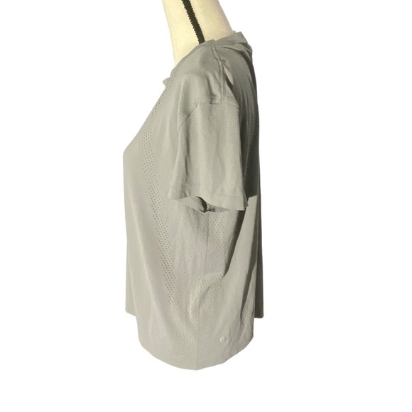 Lululemon Women’s Taupe / Gray Athletic Tech Short Sleeve Shirt Sz 12 - Picture 3 of 12